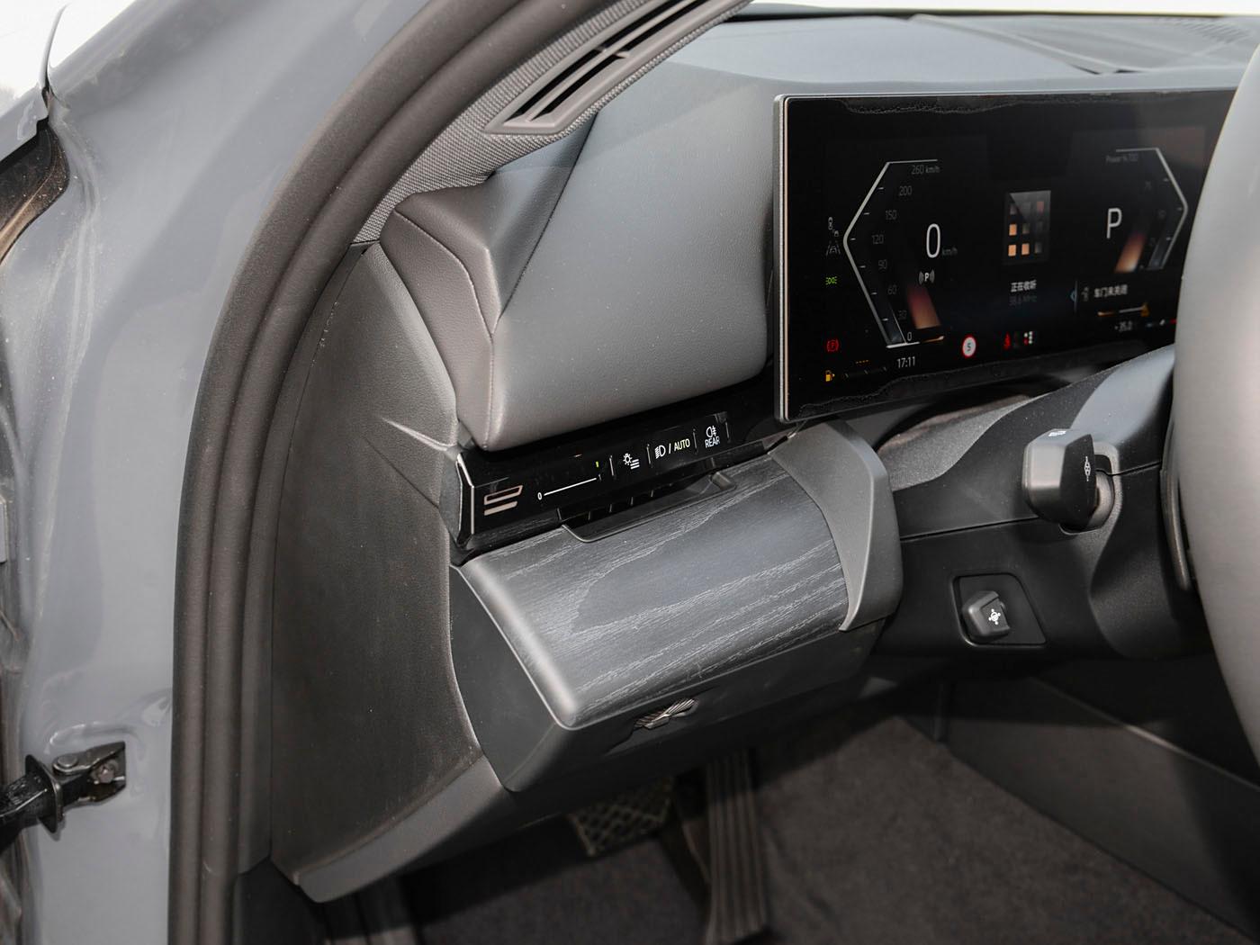 BMW 525Li, 2024