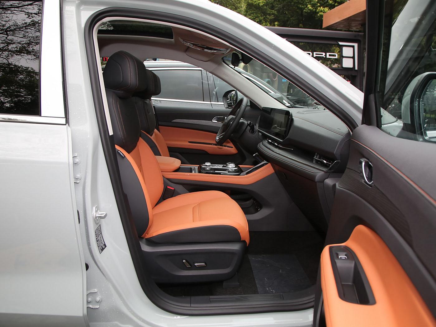 Ford Equator Sport, 2025