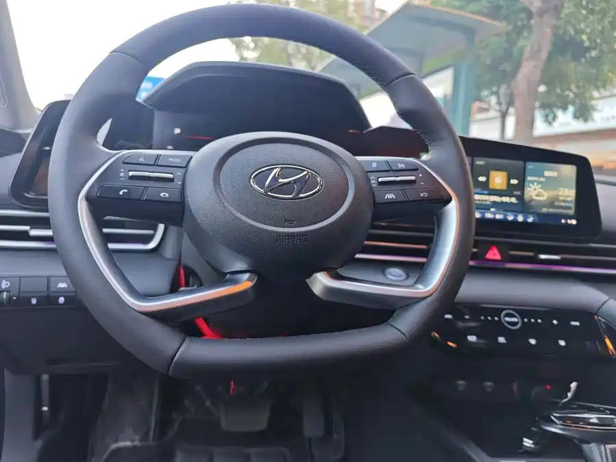 Hyundai Elantra, 2022