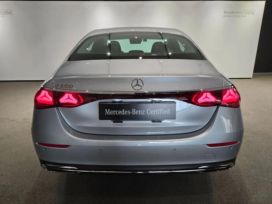 Mercedes-Benz E200, 2024