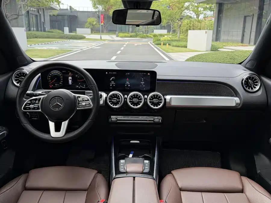 Mercedes-Benz GLB180, 2021