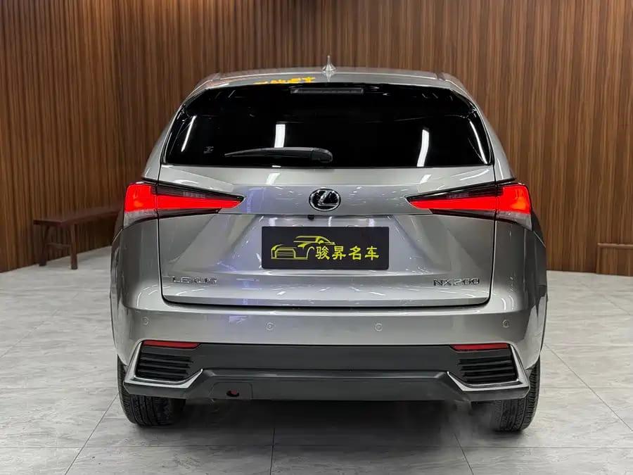 Lexus NX200, 2021