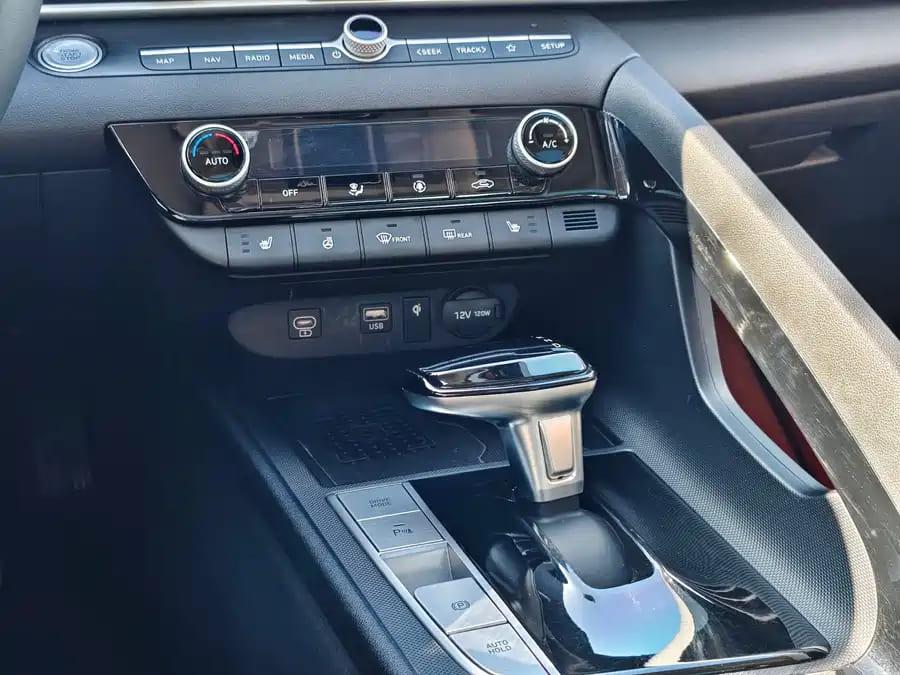 Hyundai Elantra, 2023