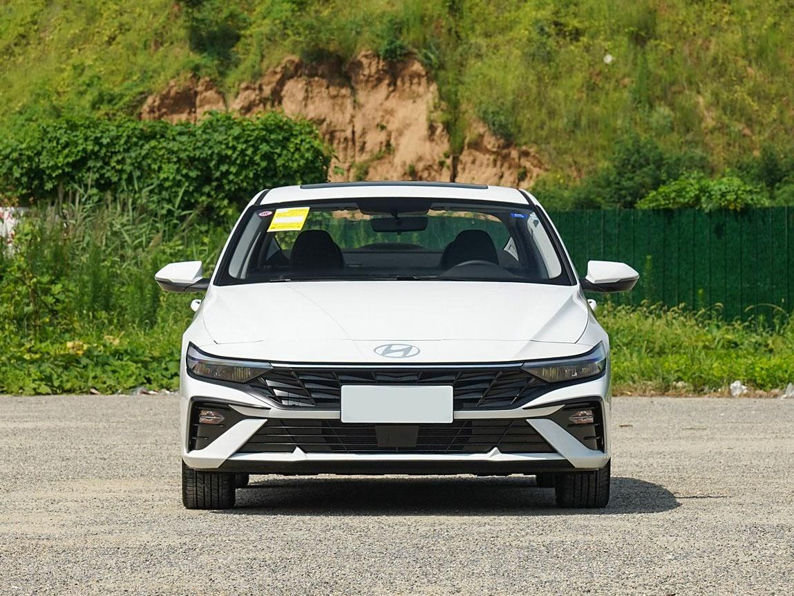 Hyundai Elantra, 2025