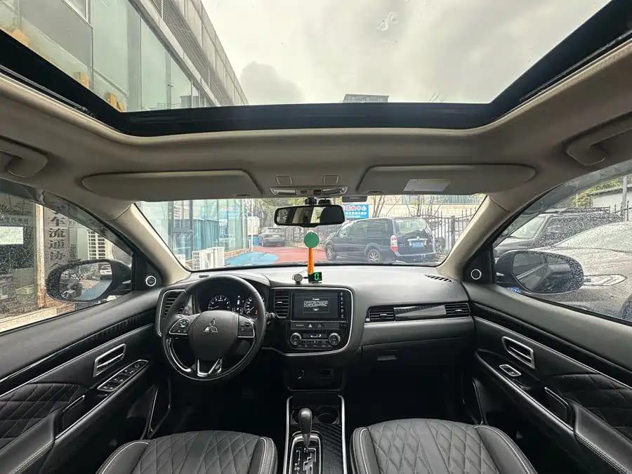 Mitsubishi Outlander, 2021