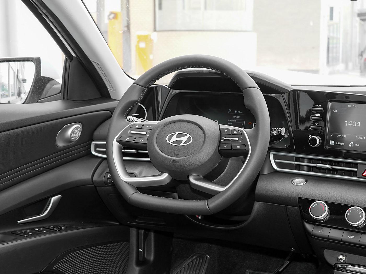 Hyundai Elantra, 2025
