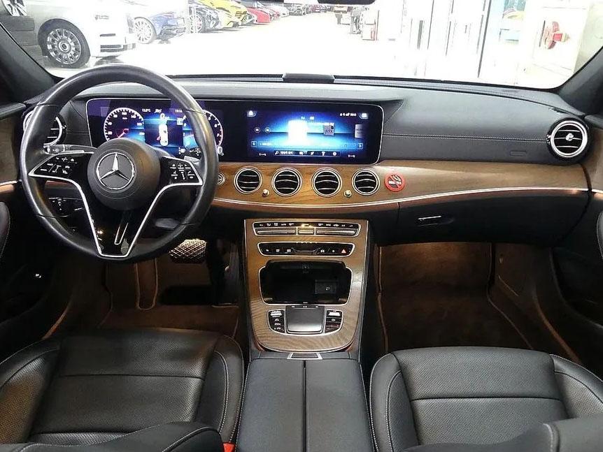 Mercedes-Benz E250, 2022