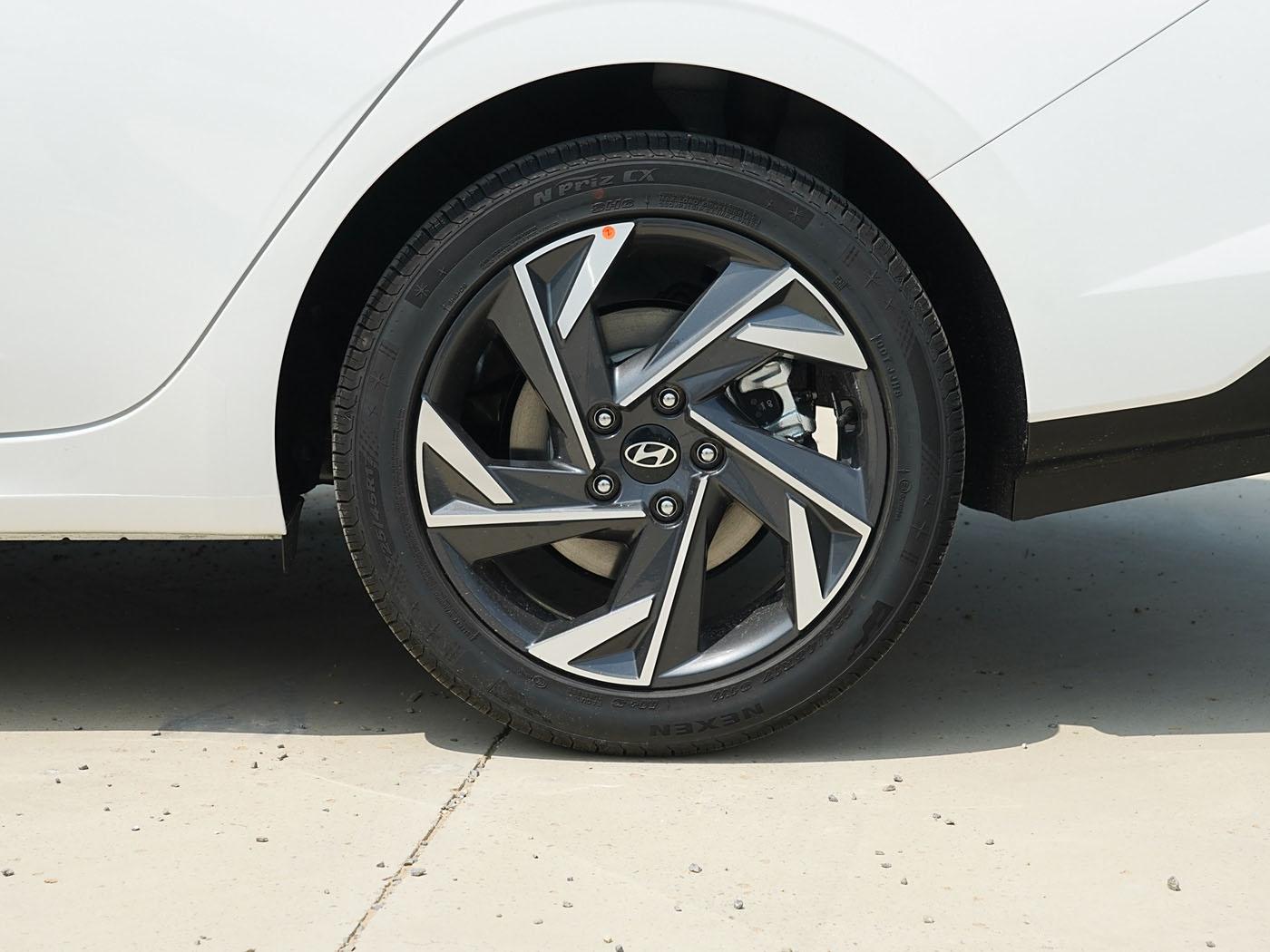 Hyundai Elantra, 2025