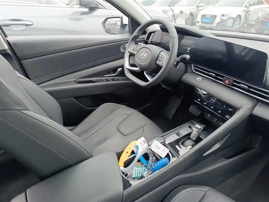 Hyundai Elantra, 2022