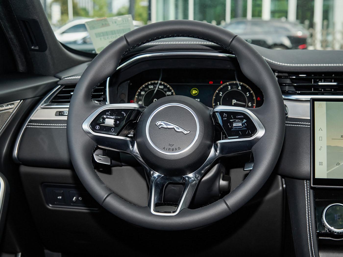 Jaguar F-Pace, 2024
