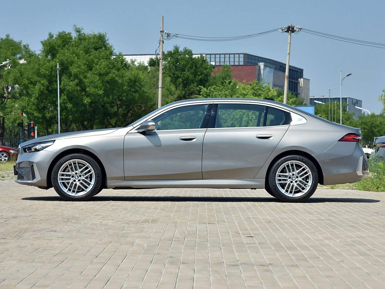 BMW 525Li, 2024