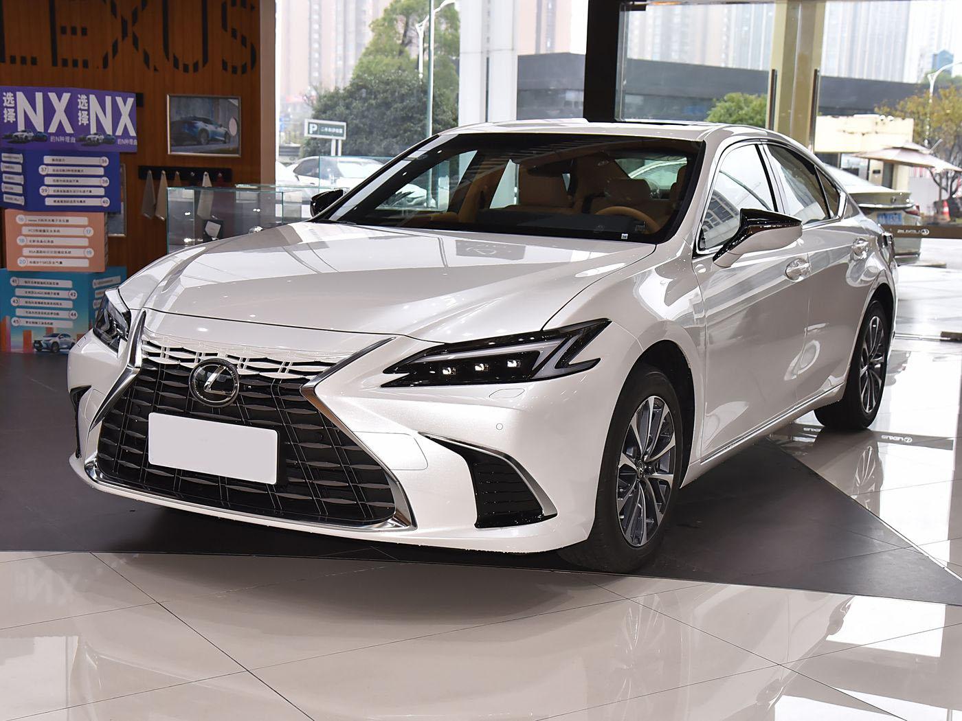 Lexus ES 200, 2025