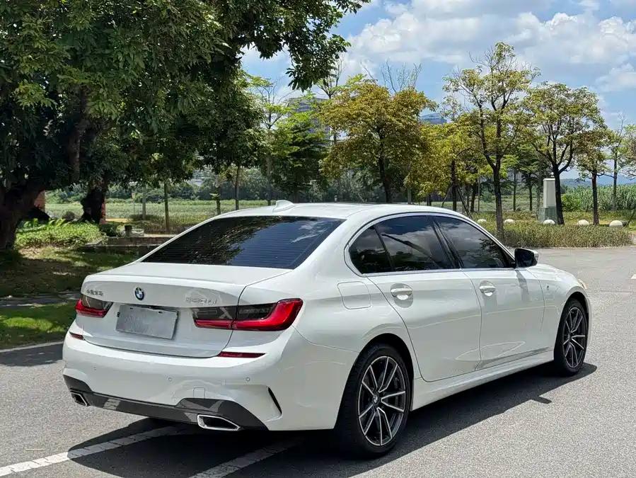 BMW 320Li, 2022