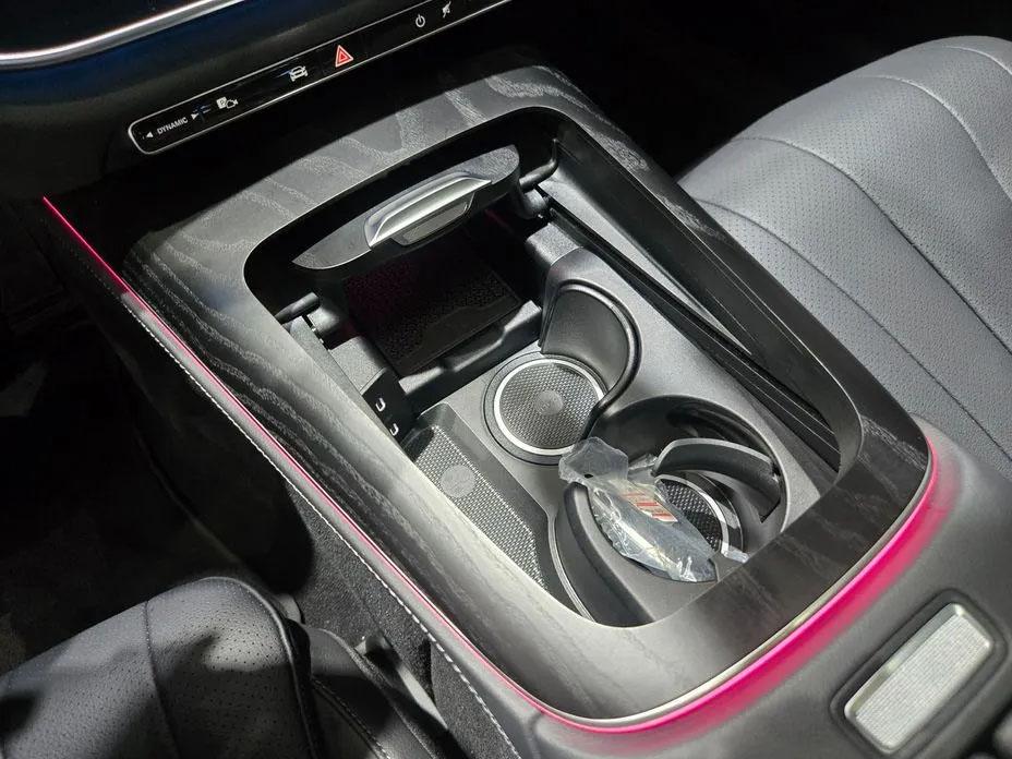 Mercedes-Benz E200, 2024