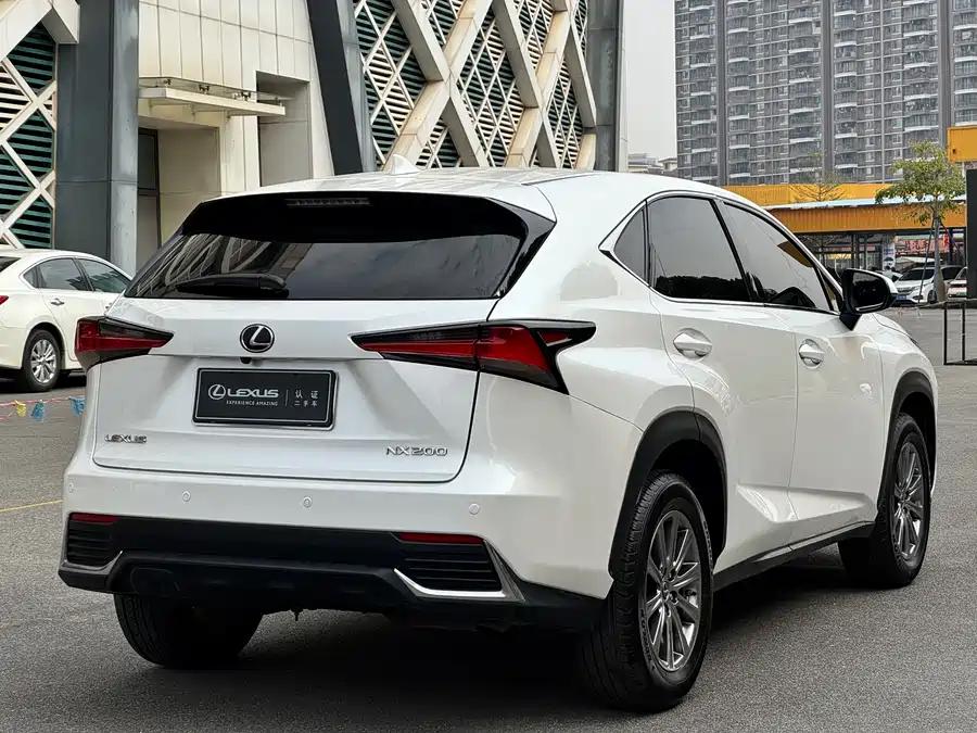 Lexus NX200, 2021