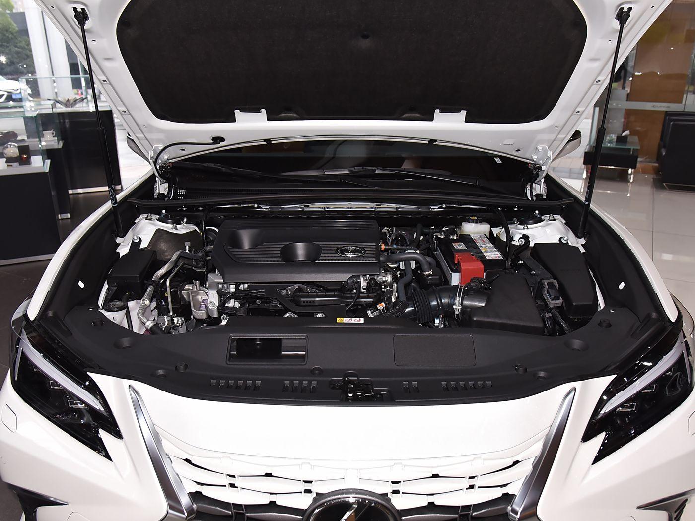 Lexus ES 200, 2025