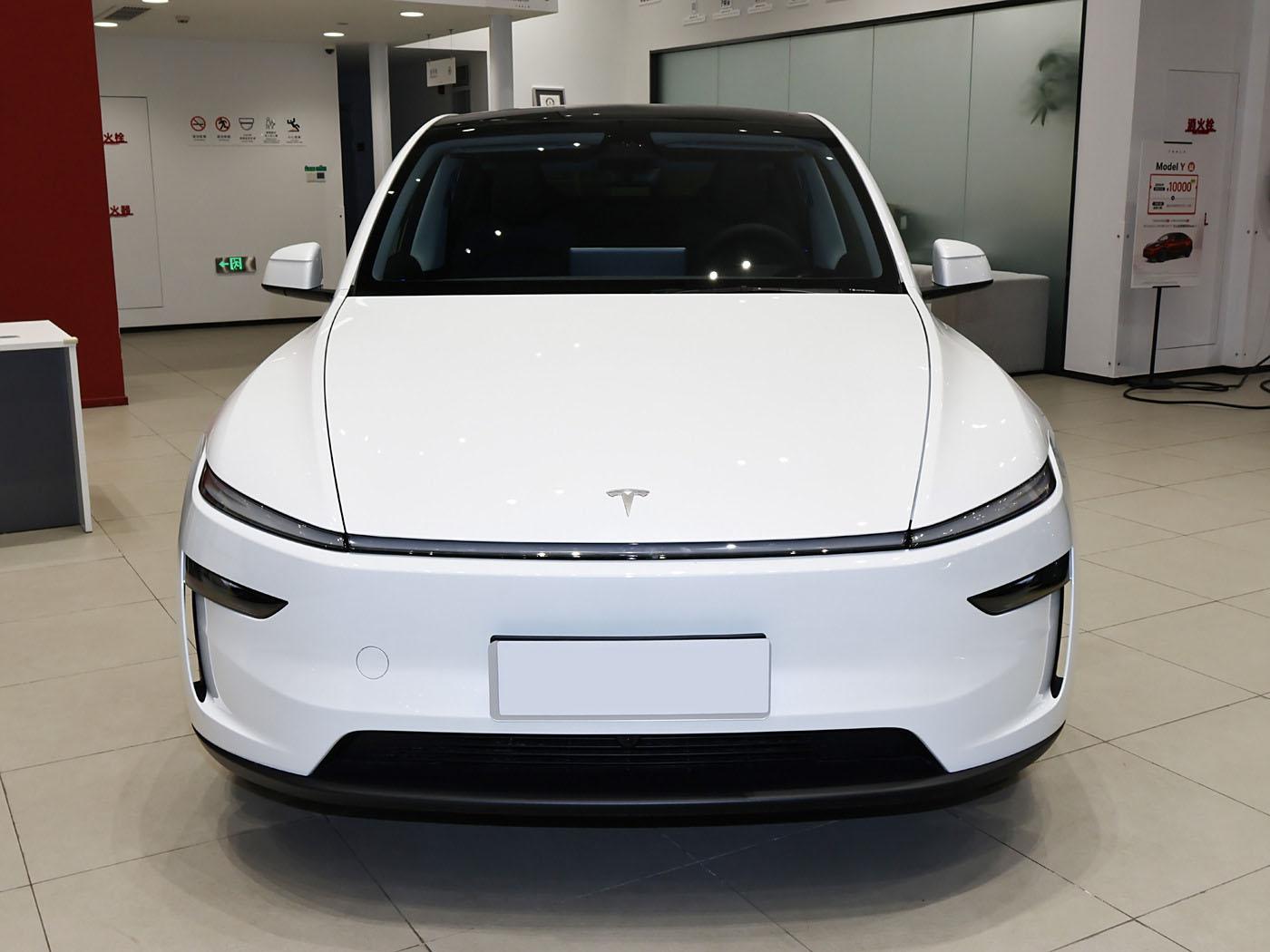 Tesla Model Y, 2025