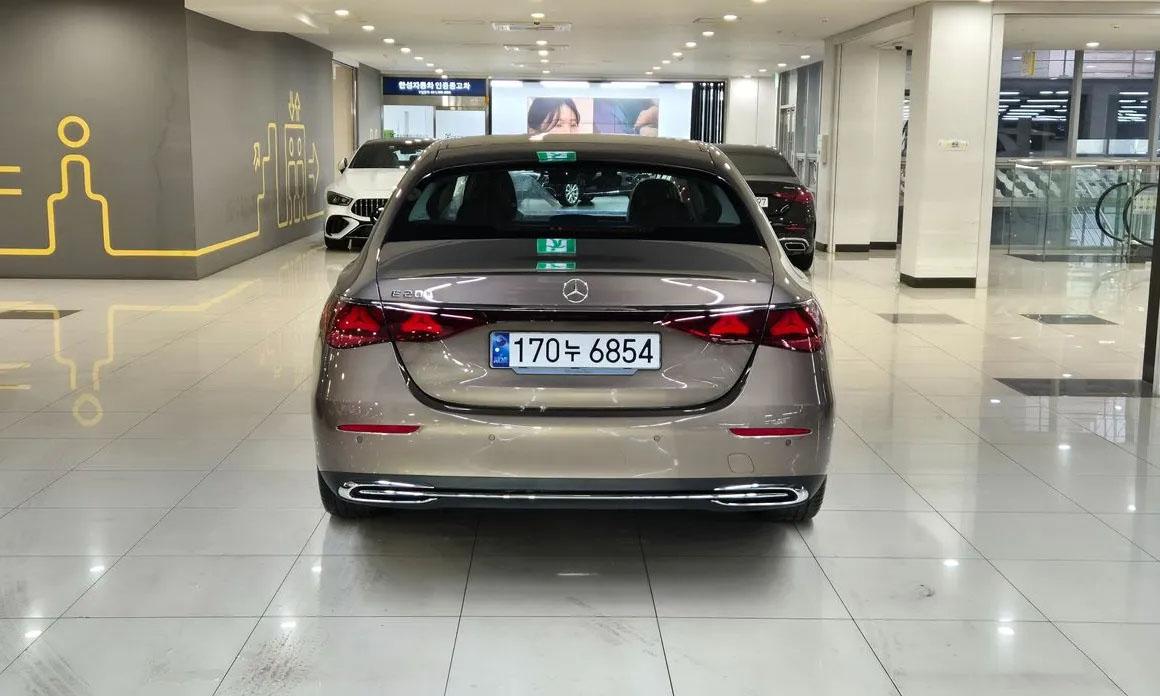 Mercedes-Benz E200, 2024