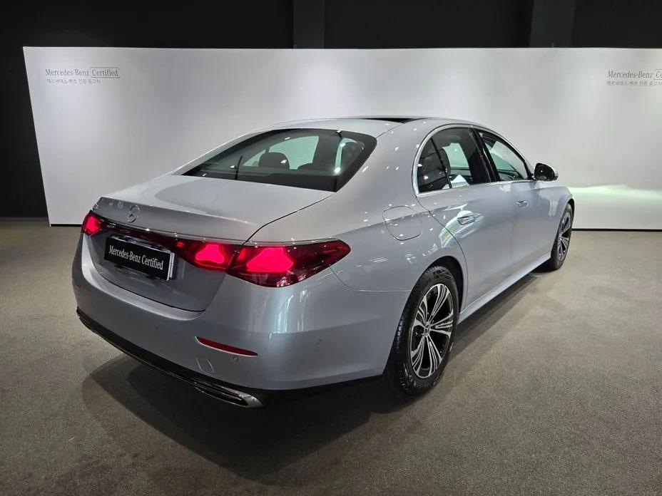 Mercedes-Benz E200, 2024