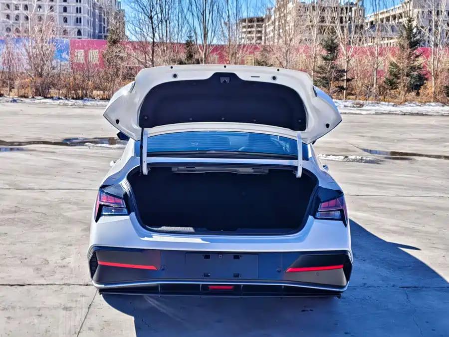 Hyundai Elantra, 2023