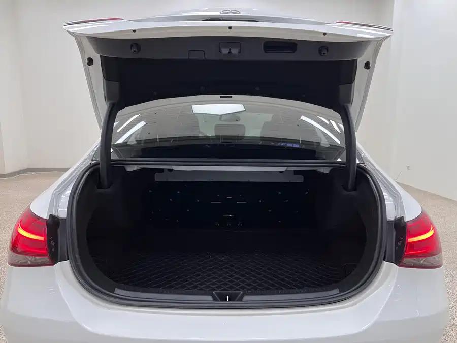 Mercedes-Benz A180L, 2021