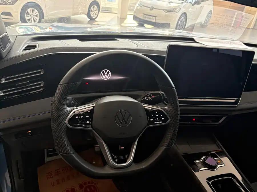 Volkswagen Tiguan L PRO, 2024