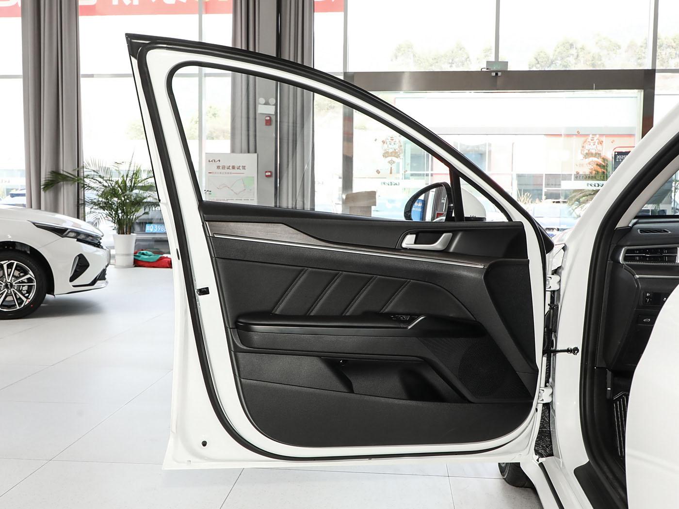 Kia K5, 2025