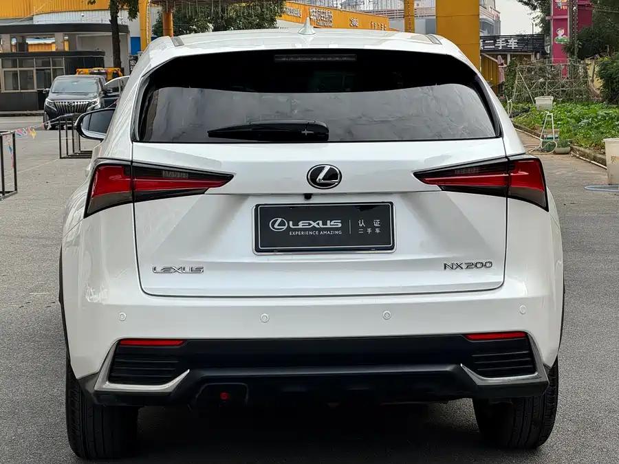 Lexus NX200, 2021