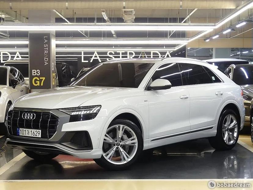 Купить Audi Q8 2021 года с пробегом новый