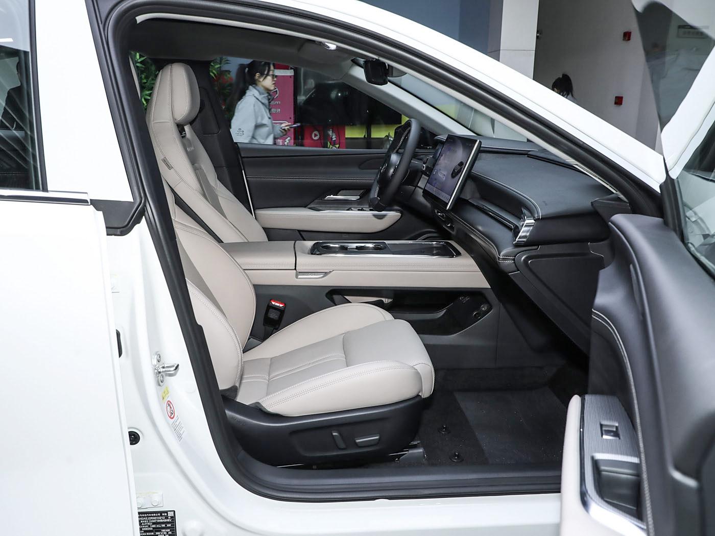 Mazda EZ-6, 2025