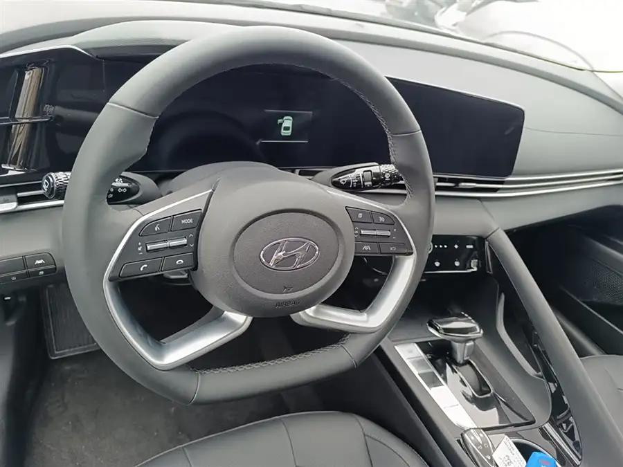 Hyundai Elantra, 2022