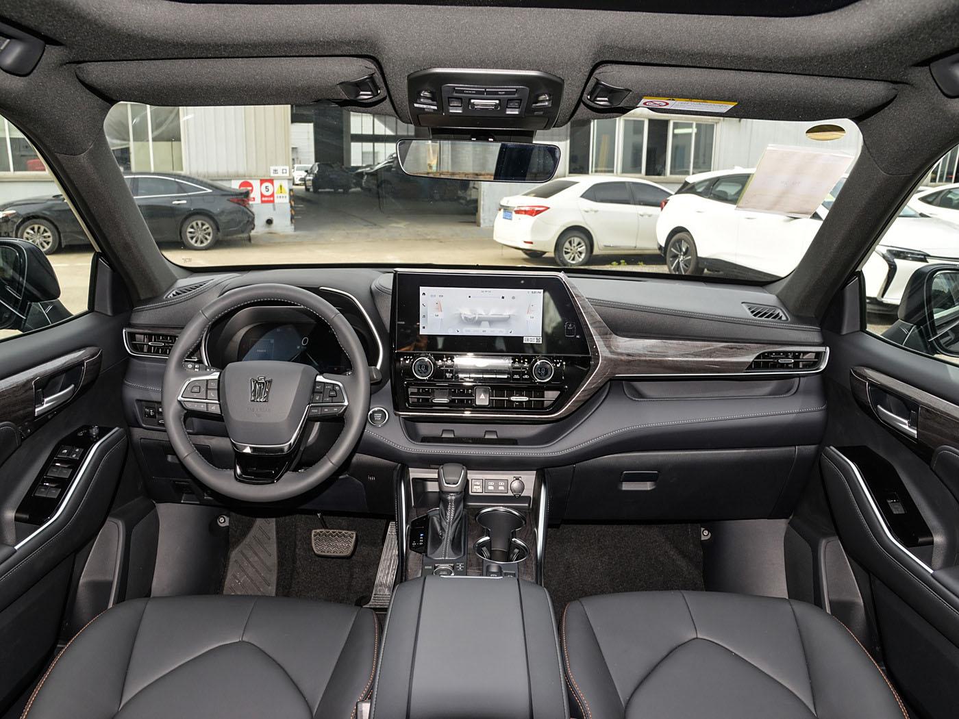 Toyota Crown Kluger, 2025
