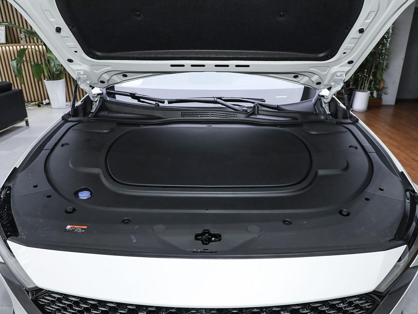 Mazda EZ-6, 2025