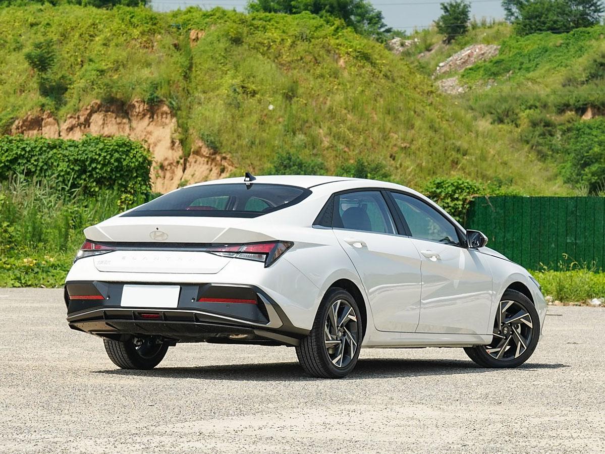 Hyundai Elantra, 2025
