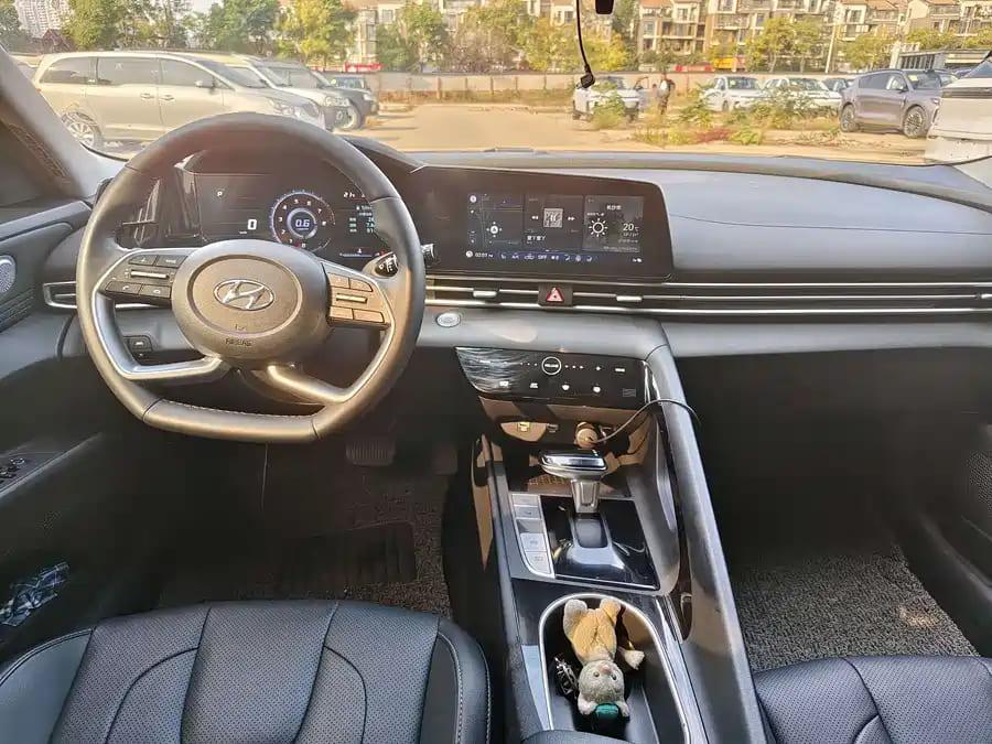 Hyundai Elantra, 2023