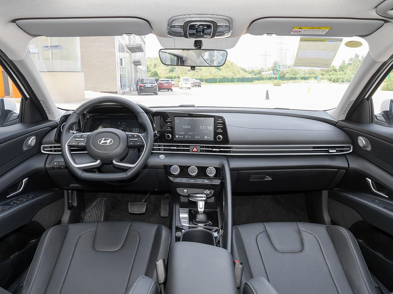 Hyundai Elantra, 2025