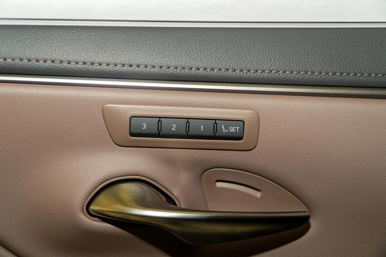 Lexus ES 200, 2025