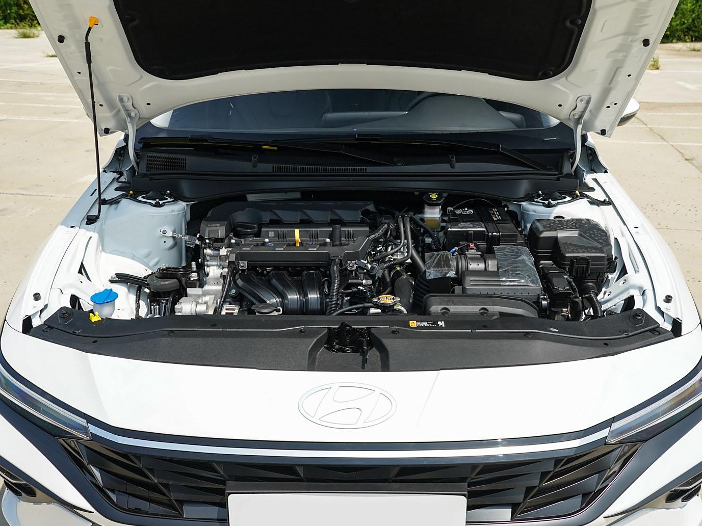 Hyundai Elantra, 2025
