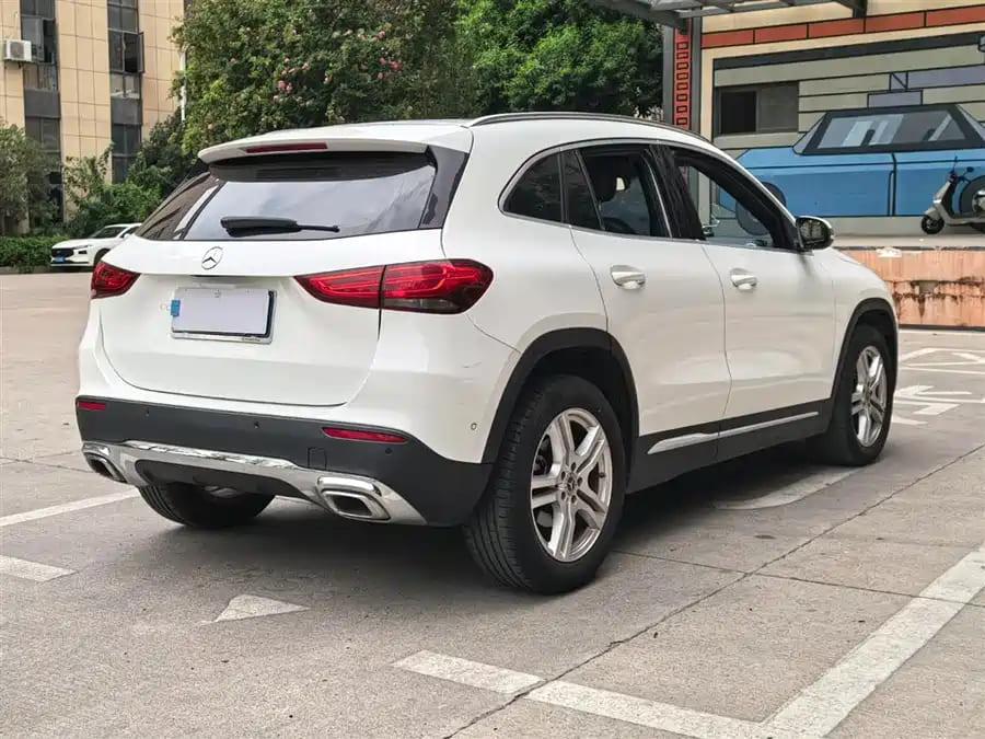 Mercedes-Benz GLA180, 2022