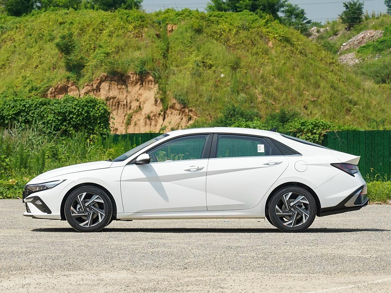 Hyundai Elantra, 2025