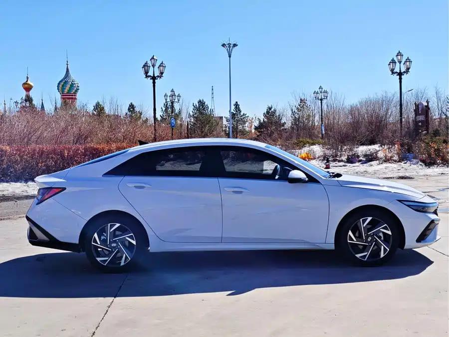 Hyundai Elantra, 2023