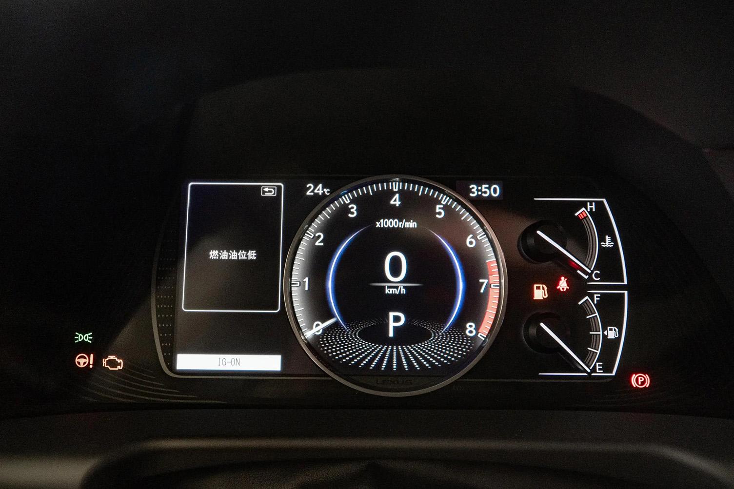 Lexus ES 200, 2025