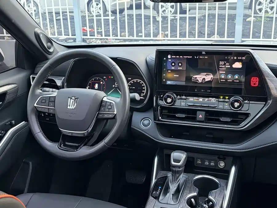 Toyota Crown Kluger, 2025