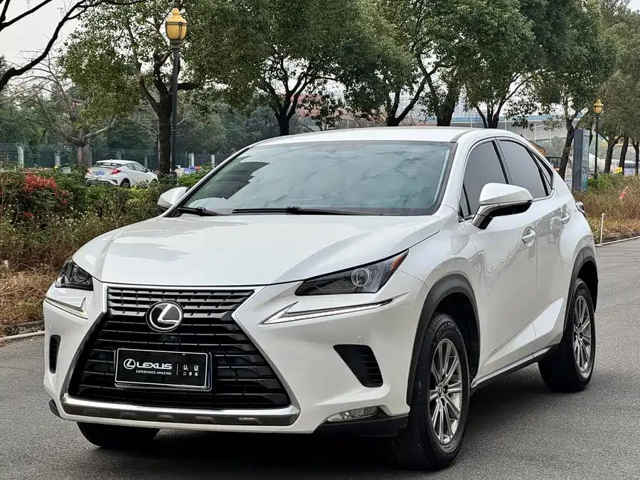 Lexus NX200, 2021