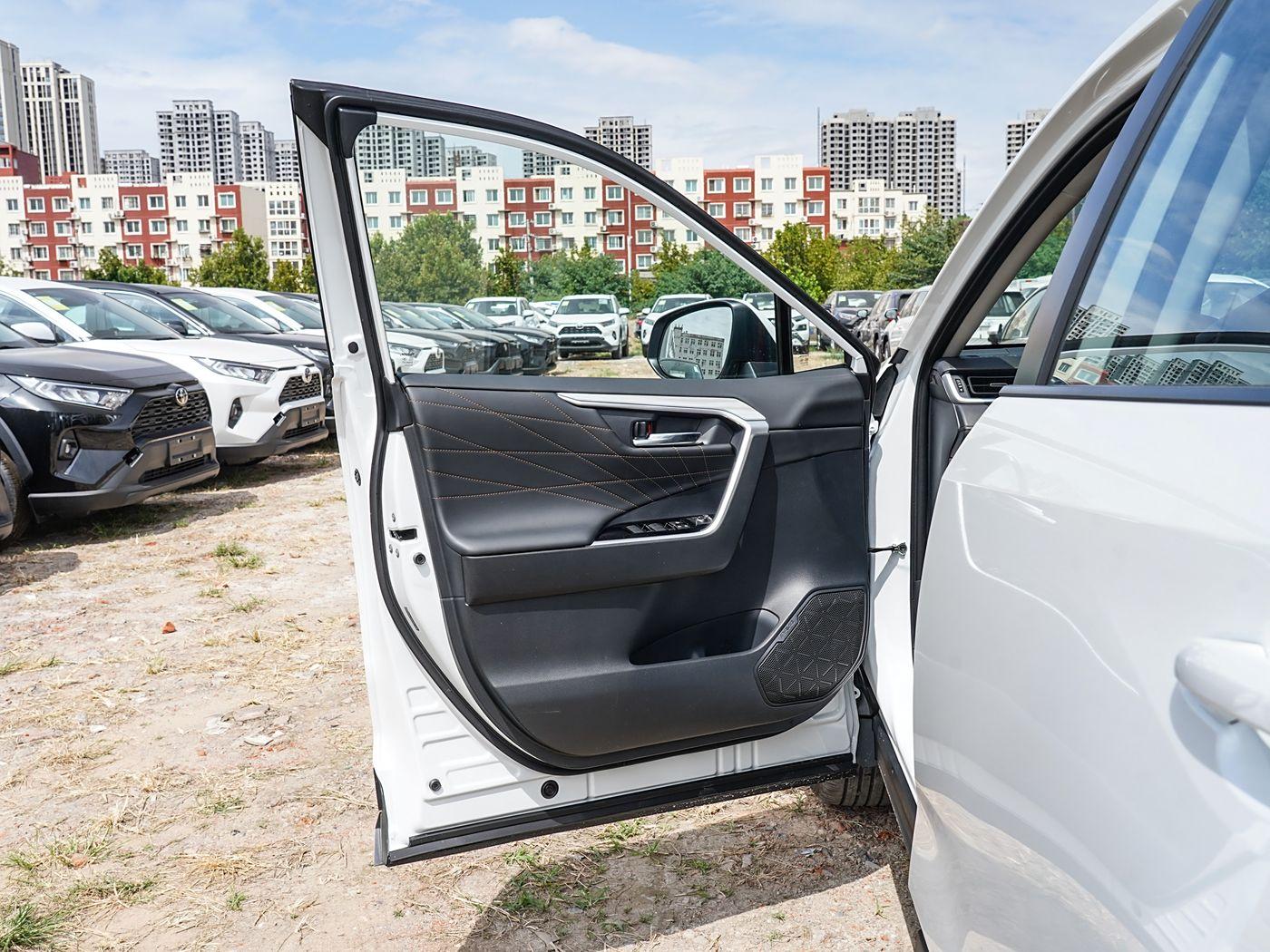 Toyota RAV4, 2025