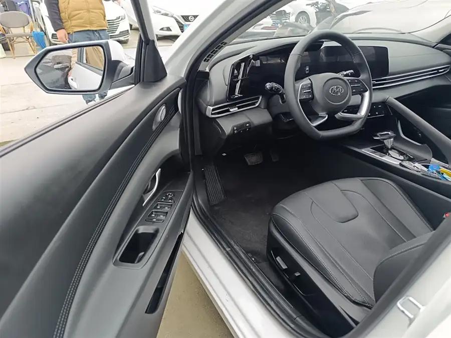 Hyundai Elantra, 2022