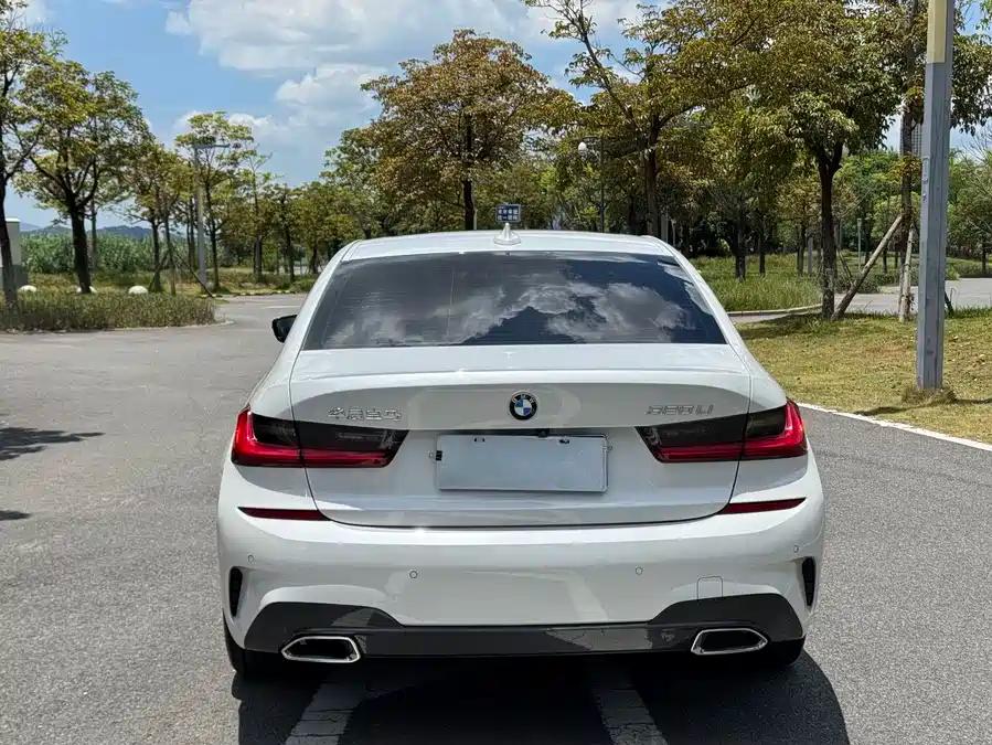 BMW 320Li, 2022