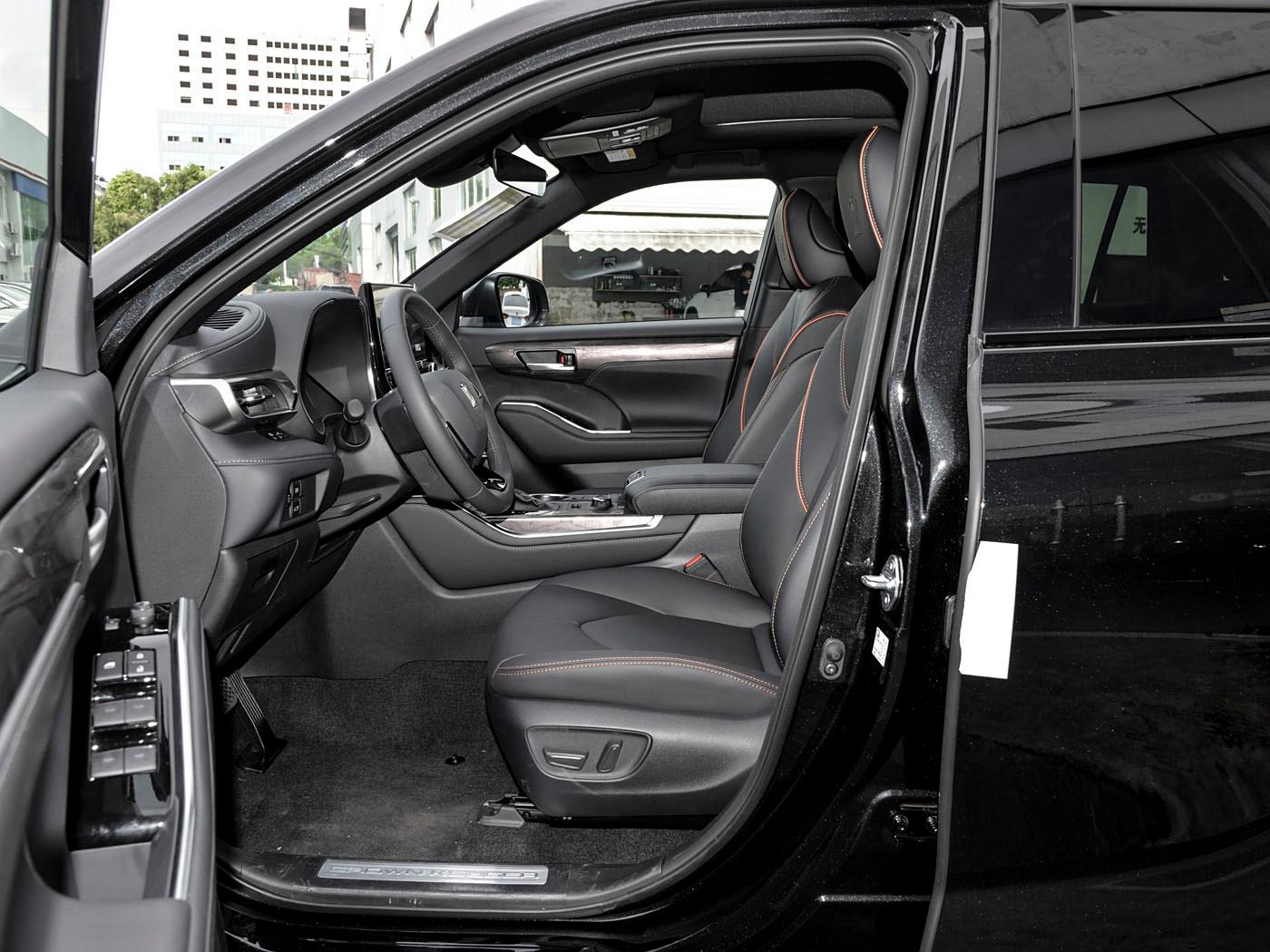 Toyota Crown Kluger, 2025