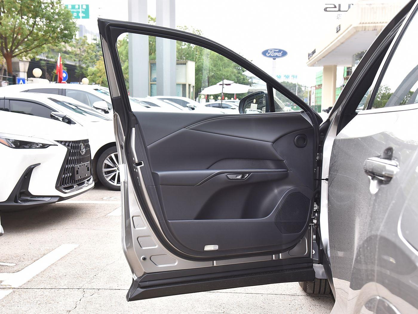 Lexus RX300, 2025