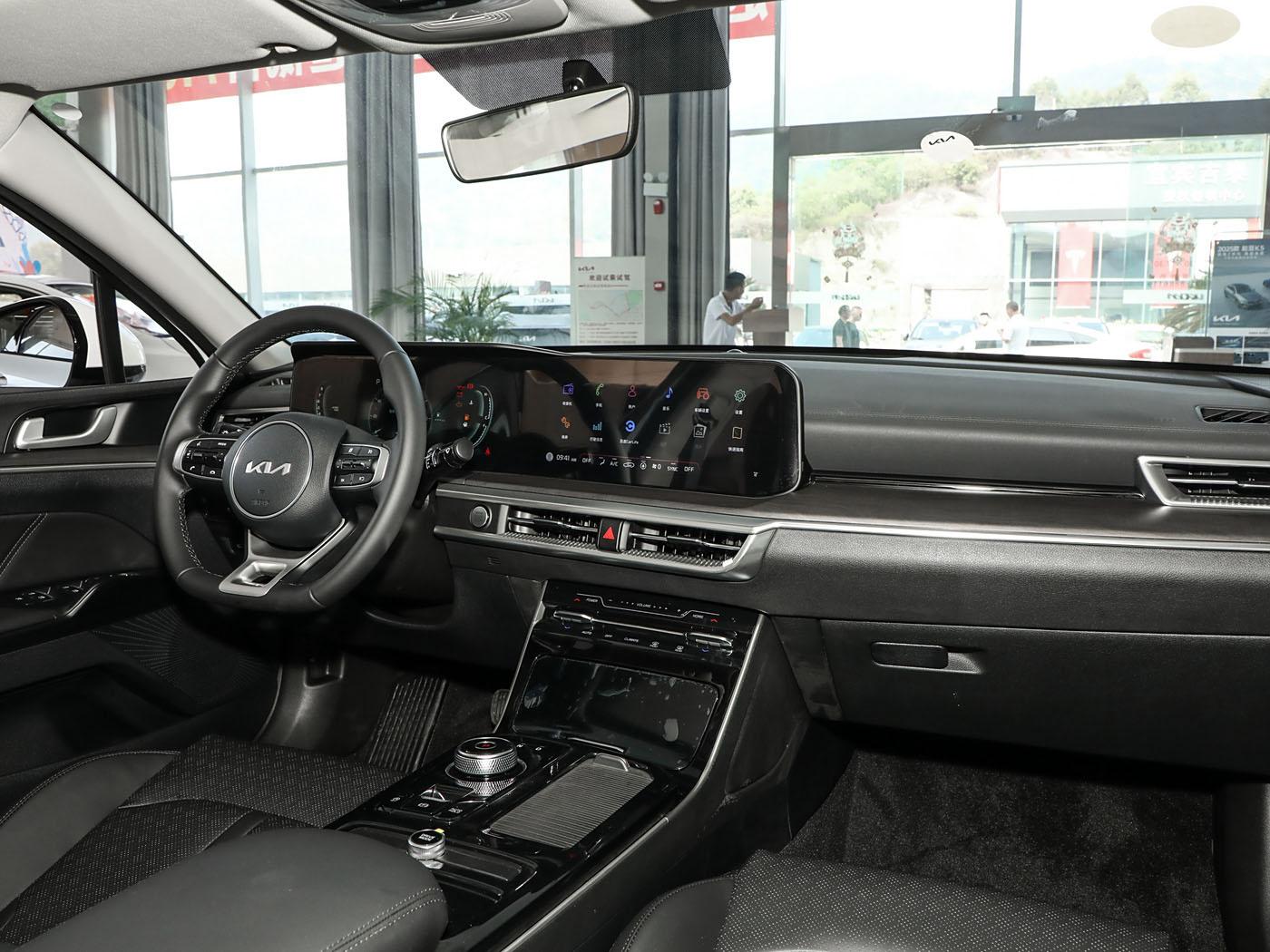 Kia K5, 2025
